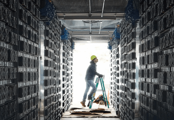 expert flags bitcoins first hashrate bear market as network sheds 145 ehs nwmk 768x432 1
